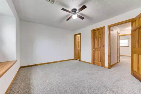 Bedroom - 5590 E Lakeview Dr, Harrah, OK 73045 photo 4 of 7