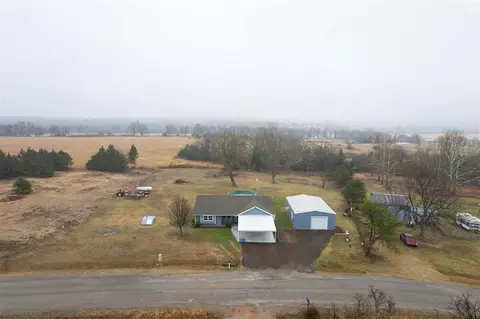 5590 E Lakeview Dr, Harrah, OK 73045