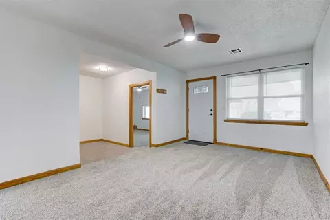 Living - 5590 E Lakeview Dr, Harrah, OK 73045 photo 3 of 5