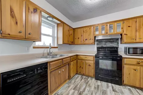 Kitchen - 5590 E Lakeview Dr, Harrah, OK 73045 photo 3 of 6