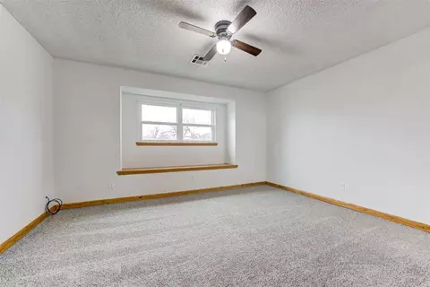 Bedroom - 5590 E Lakeview Dr, Harrah, OK 73045 photo 1 of 7