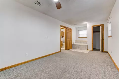 Bedroom - 5590 E Lakeview Dr, Harrah, OK 73045 photo 6 of 7