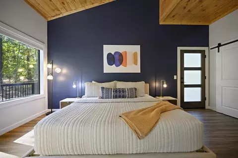 Bedroom - 114 Eagle Pine Ln, Broken Bow, OK 74728 photo 3 of 9