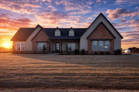 2541 S May Ave, Guthrie, OK 73044