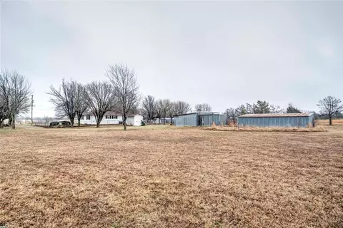 Exterior - 352529 E 850 Rd, Stroud, OK 74079 photo 11 of 13