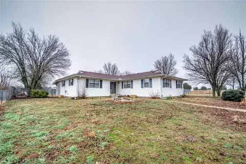 Exterior - 352529 E 850 Rd, Stroud, OK 74079 photo 1 of 13