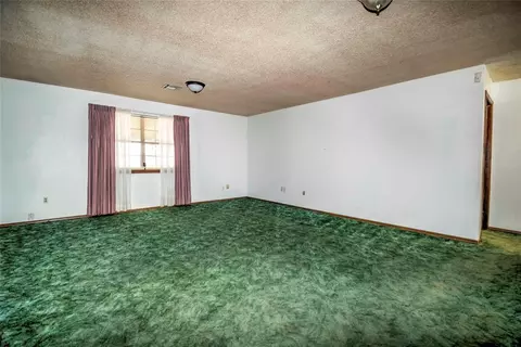 Living - 352529 E 850 Rd, Stroud, OK 74079 photo 2 of 4