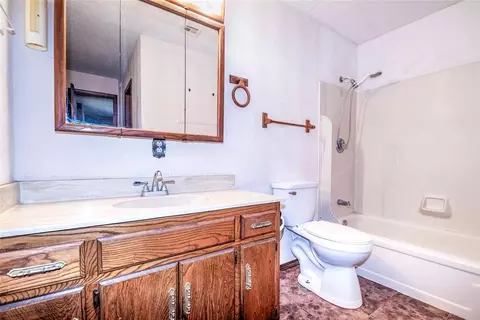 Bath - 352529 E 850 Rd, Stroud, OK 74079 photo 1 of 2