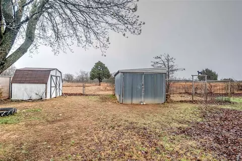 Exterior - 352529 E 850 Rd, Stroud, OK 74079 photo 7 of 13