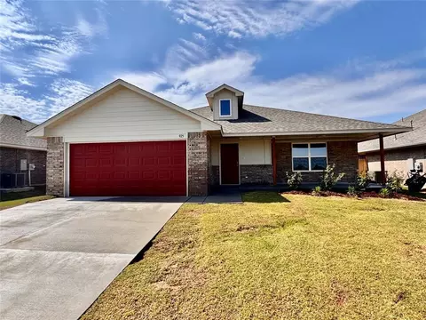 925 Hazy Brook Cir, Chickasha, OK 73018