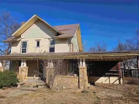 310 E Oklahoma Ave, Sulphur, OK 73086