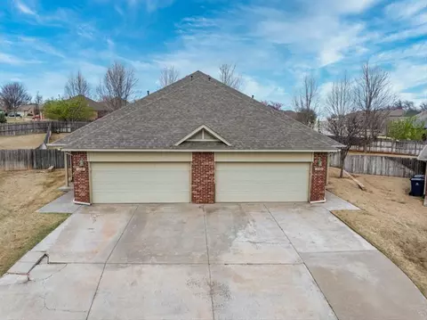13821 Oxford Dr, Edmond, OK 73013