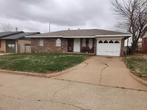 912 W Daniel St, Weatherford, OK 73096