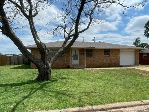 822 E Kee St, Weatherford, OK 73096