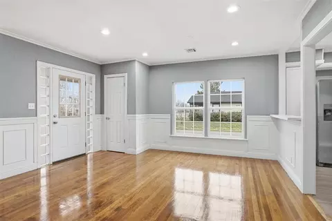 Living - 1020 N Lee St, Altus, OK 73521 photo 1 of 6