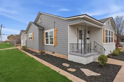 Exterior - 1020 N Lee St, Altus, OK 73521 photo 3 of 12