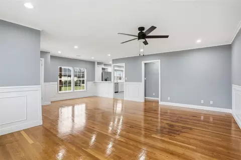 Living - 1020 N Lee St, Altus, OK 73521 photo 4 of 6