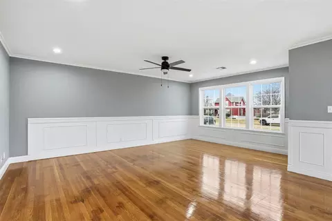 Living - 1020 N Lee St, Altus, OK 73521 photo 5 of 6