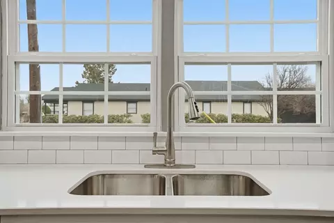 Kitchen - 1020 N Lee St, Altus, OK 73521 photo 5 of 5