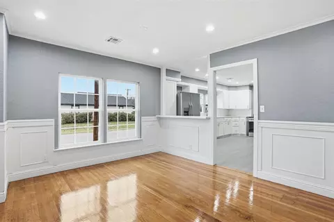 Living - 1020 N Lee St, Altus, OK 73521 photo 6 of 6