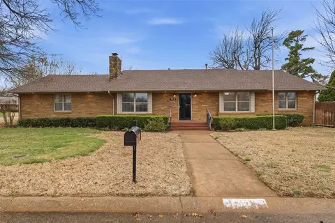 702 Kouba Dr, Yukon, OK 73099