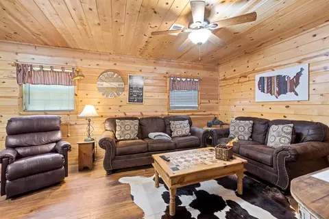 Living - 114 Marlin Dr, Broken Bow, OK 74728 photo 4 of 4