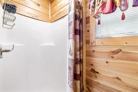 Bath - 114 Marlin Dr, Broken Bow, OK 74728 photo 2 of 4
