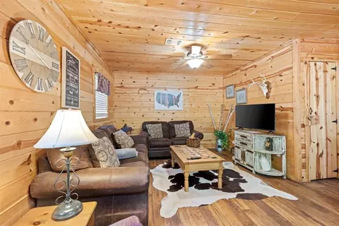 Living - 114 Marlin Dr, Broken Bow, OK 74728 photo 1 of 4