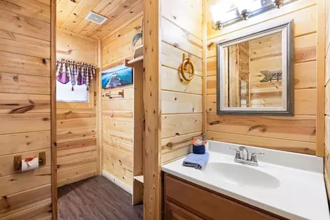 Bath - 114 Marlin Dr, Broken Bow, OK 74728 photo 1 of 4