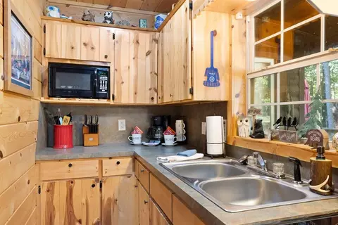 Kitchen - 114 Marlin Dr, Broken Bow, OK 74728 photo 2 of 2