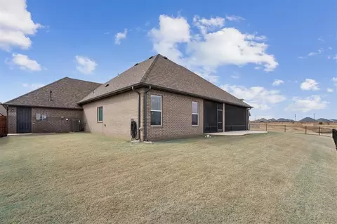 Exterior - 2201 Lago Dr, Moore, OK 73160 photo 4 of 7