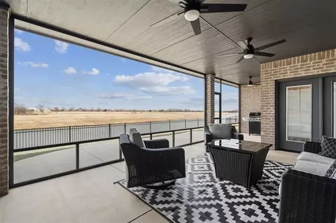 Exterior - 2201 Lago Dr, Moore, OK 73160 photo 6 of 7
