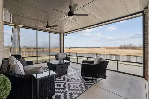 Exterior - 2201 Lago Dr, Moore, OK 73160 photo 5 of 7