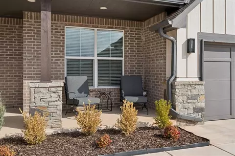 Exterior - 2201 Lago Dr, Moore, OK 73160 photo 3 of 7