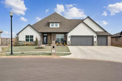Exterior - 2201 Lago Dr, Moore, OK 73160 photo 2 of 7