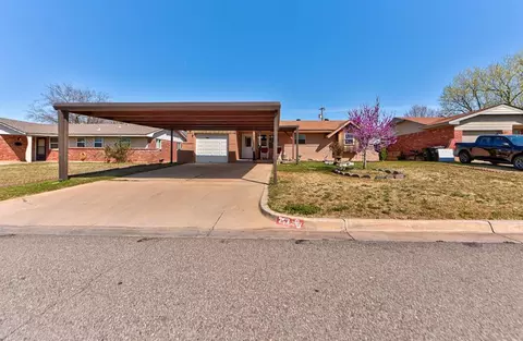 753 SW 1st St, Moore, OK 73160