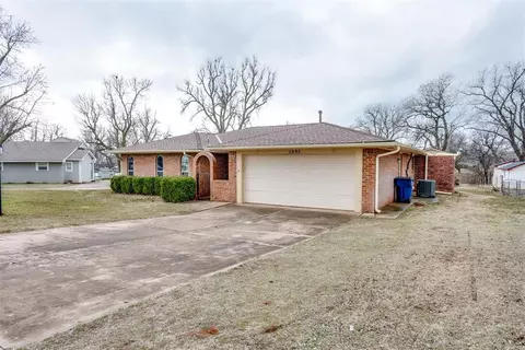 1892 W Lake Park Dr, Mustang, OK 73064