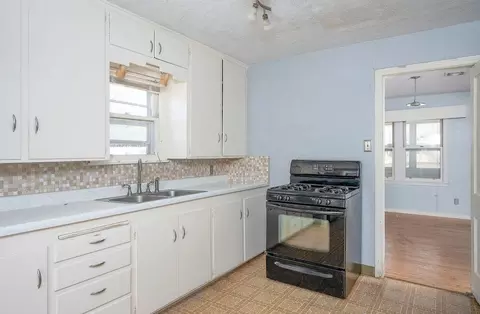Kitchen - 512 W Daws St, Norman, OK 73069 photo 3 of 4