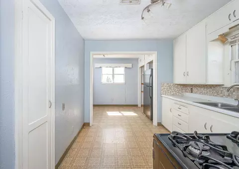 Entry Way - 512 W Daws St, Norman, OK 73069 photo 1 of 1