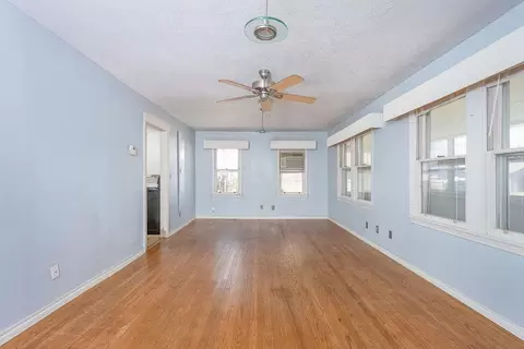 Living - 512 W Daws St, Norman, OK 73069 photo 2 of 5