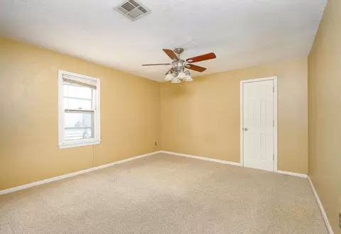 Bedroom - 512 W Daws St, Norman, OK 73069 photo 3 of 9