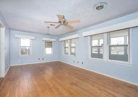 Living - 512 W Daws St, Norman, OK 73069 photo 3 of 5