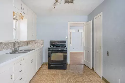Kitchen - 512 W Daws St, Norman, OK 73069 photo 4 of 4
