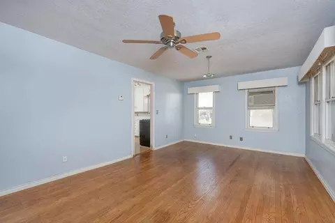 Living - 512 W Daws St, Norman, OK 73069 photo 1 of 5