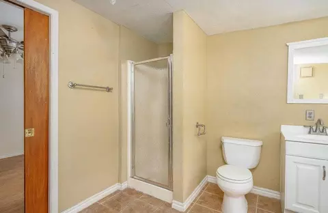 Bath - 512 W Daws St, Norman, OK 73069 photo 1 of 5