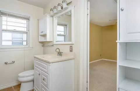 Bath - 512 W Daws St, Norman, OK 73069 photo 5 of 5