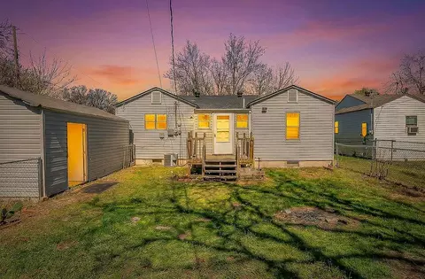 Exterior - 512 W Daws St, Norman, OK 73069 photo 5 of 11