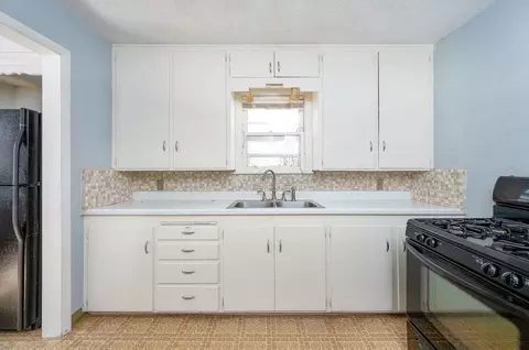 Kitchen - 512 W Daws St, Norman, OK 73069 photo 2 of 4