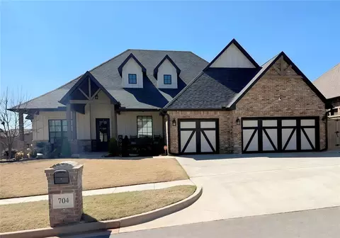 704 Maple Hill Rd, Norman, OK 73069