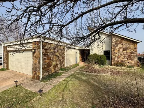 501 SE 34th St, Moore, OK 73160